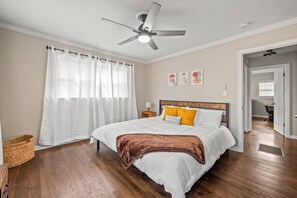 2 Schlafzimmer, Schreibtisch, Bügeleisen/Bügelbrett, kostenloses WLAN