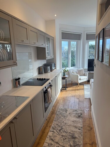 Beautiful 1-bedroom apartment. Perfect for couples, families, or friends.