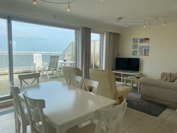 Apartment | Dining