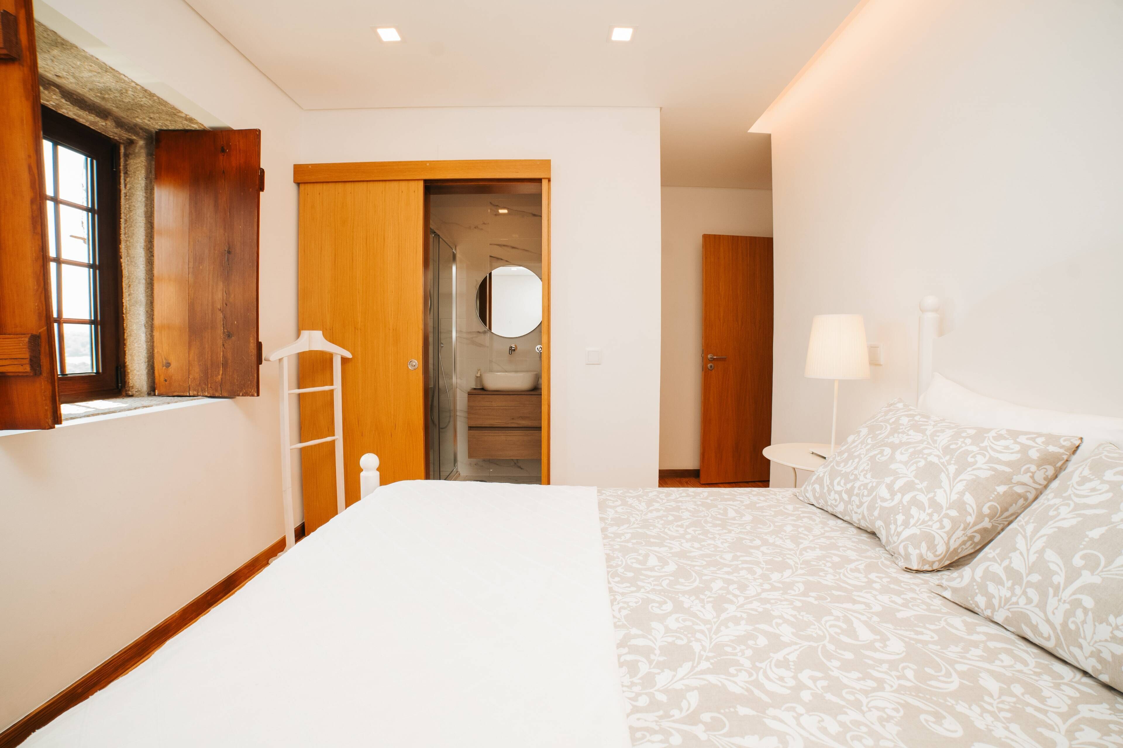 4 bedrooms, WiFi, bed sheets