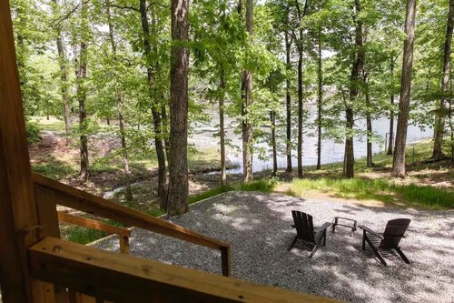 Crane Hollow~A Delightful, Cozy Smith Lake Retreat