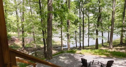 Crane Hollow~A Delightful, Cozy Smith Lake Retreat