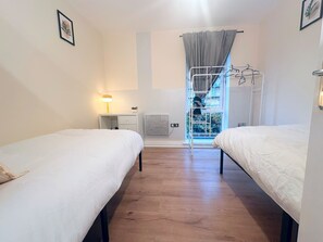 2 chambres, fer et planche à repasser, Wi-Fi gratuit, draps fournis