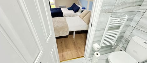 Apartment | Bathroom | Combined shower/tub, deep soaking tub, hair dryer, towels