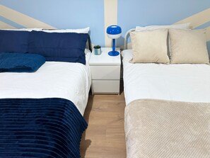 2 chambres, fer et planche à repasser, Wi-Fi gratuit, draps fournis