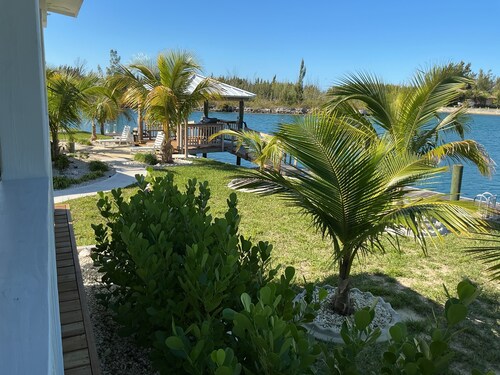 Cozy brand new yellow studio/cottage with free floating dock in Freeport.