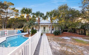 A heated pool - Seagrove Beach - Private Pool - Pet Friendly (Santa Rosa Beach)
