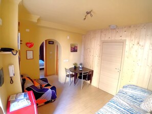 1 camera, Wi-Fi, lenzuola