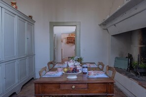 Dining - Historic villa with swimming pool surrounded by nature (Umbria)