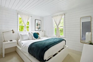3 bedrooms, desk, iron/ironing board, travel cot - Jug End Crest | Fireplace • Sunroom • Central Air (Great Barrington)