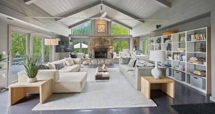 Jug End Crest | Fireplace • Sunroom • Central Air