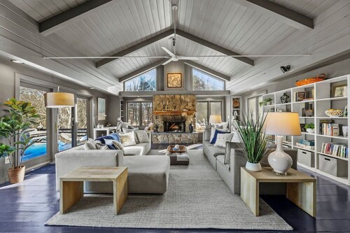 Jug End Crest | Fireplace • Sunroom • Central Air