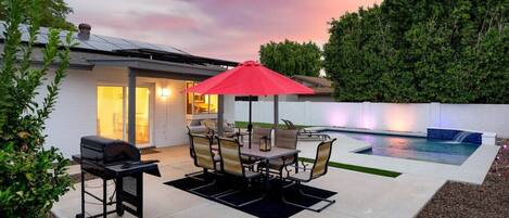 تناول الطعام بالخارج