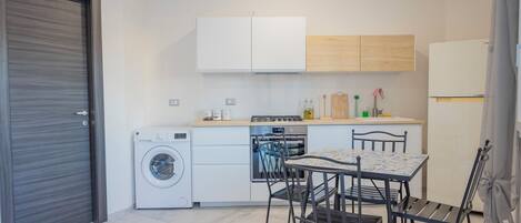 Oven, stovetop, cookware/dishes/utensils