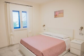 1 slaapkamer, een strijkplank/strijkijzer, reisbedje, wifi