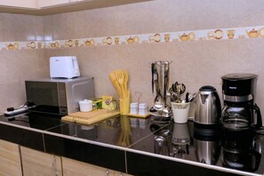 Private kitchen - Panoramic 2-bedroom apartment in Kampala with free WiFi (Kampala)
