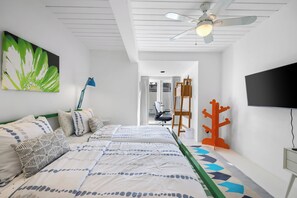 3 bedrooms, desk, iron/ironing board, travel crib