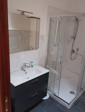Shower, eco-friendly toiletries, hair dryer, bidet - Elena's IT055023C101032515 (Orvieto)