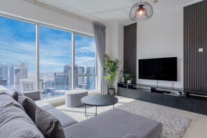 Smart TV - Paloma - Three Bed with Mesmerizing Marina View (Dubai Marina)
