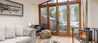 The Coach House - Beautiful 1 Bedroom in Cheltenham