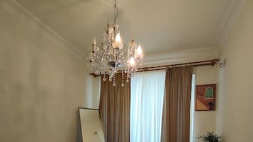 2 quartos, cofres nos quartos, cortinas blackout