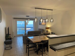 Apartment | Dining - Apartment Near Marina Nieuwpoort & Golf (Nieuwpoort)