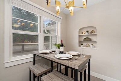 The Rams' Den – King Beds, Fire Pit, Spacious Yard
