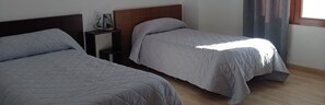 5 bedrooms, iron/ironing board, WiFi, bed sheets