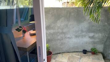 Casa estándar, 5 habitaciones, vista al océano | Minibar, caja de seguridad en la habitación y decoración personalizada