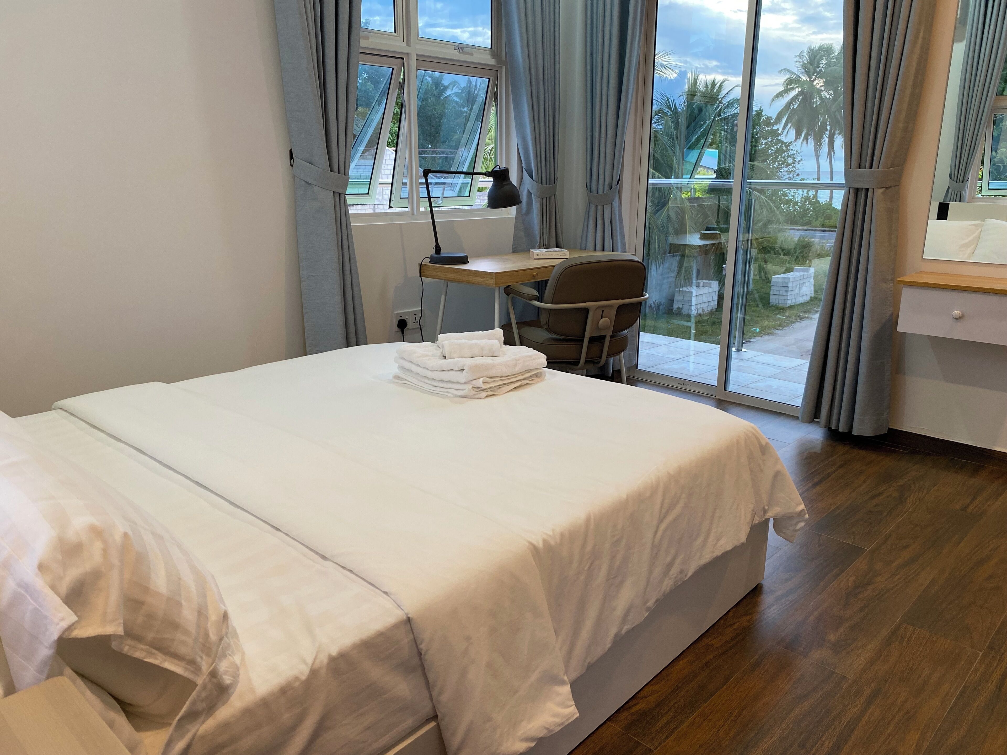 Minibar, in-room safe, individually decorated, individually furnished