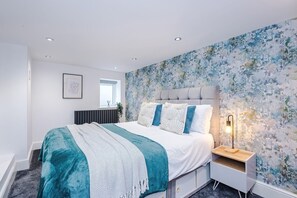 3 soverom, strykejern/-brett, internettilgang og sengetøy