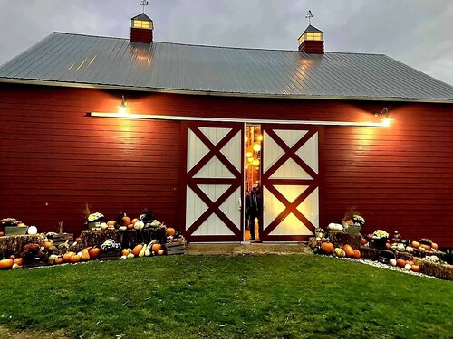 Charming 3-bedroom farmhouse with beautiful views..newly decorated.