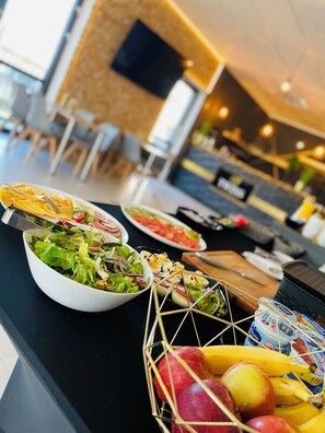 Colazione a buffet a pagamento, servita nel weekend 