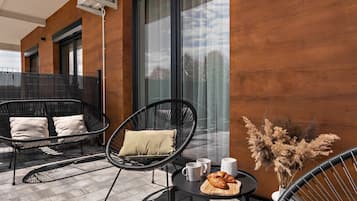Condo superior, vista al patio | Terraza o patio