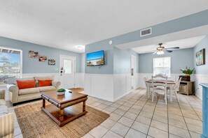 TV - 🌊Walk to Beach-Dog Friendly-Great Location-Sand Dollar A🌊 (Panama City Beach)