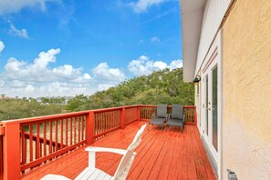 Terrace/patio - 🌊Walk to Beach-Dog Friendly-Great Location-Sand Dollar🌊 (Panama City Beach)
