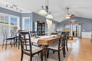 Dining - Water Views- 5 Beds- Near Broadway @ Beach- Pools (Myrtle Beach)