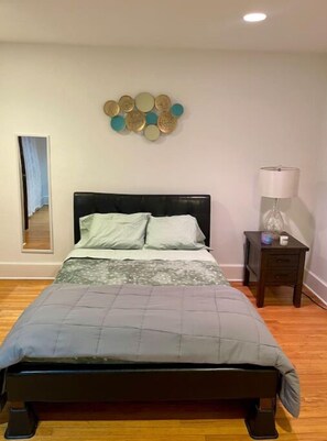 1 bedroom, desk, free WiFi, bed sheets