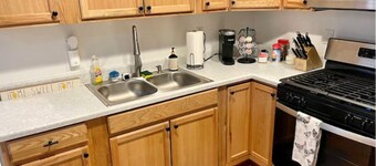 Spacious 1 BR Unit w/ Washer-Dryer and Parking