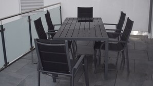 A covered outdoor patio with a rectangular table and six chairs. - Hunsr./Reich vacation apartment in the countryside suitable for family a. fitter (Reich)
