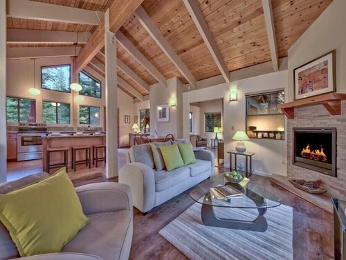 Tahoma Treehouse in Tahoma