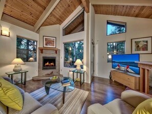 Smart TV, fireplace
