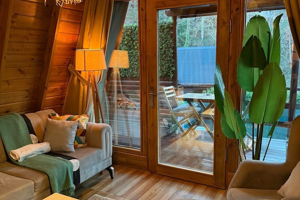 Superior Bungalow Private Hot Tub and Jacuzzi | Oppholdsområde