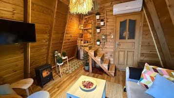 Superior Bungalow Private Hot Tub and Jacuzzi | 起居区