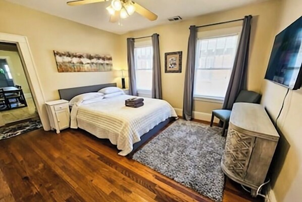 2 chambres, fer et planche à repasser, Wi-Fi, draps fournis