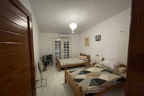 1 chambre, fer et planche à repasser, Wi-Fi, draps fournis