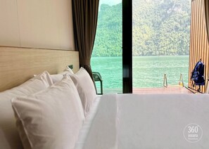 In-room safe, blackout drapes, free WiFi, bed sheets - 360 issara Floating Resort (Ban Ta Khun)