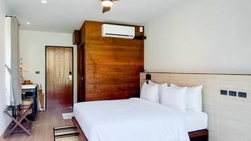 Chambre Deluxe, vue lac | Coffres-forts dans les chambres, rideaux occultants, Wi-Fi gratuit