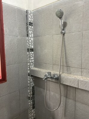 Dusche, Handtücher, Toilettenpapier