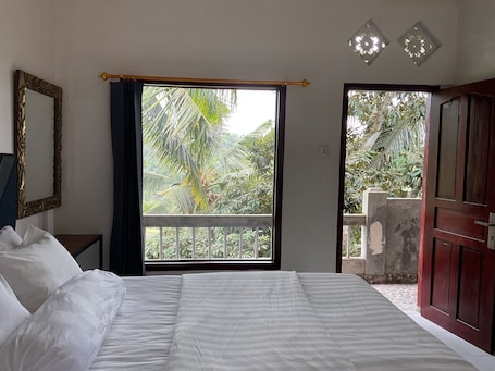3 bedrooms, free WiFi. Lovely house with rice field view in midle of nature